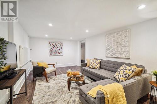 121 Albany Avenue, Toronto, ON - Indoor Photo Showing Living Room