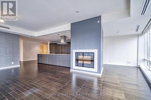 3709 - 180 University Avenue, Toronto, ON - Indoor