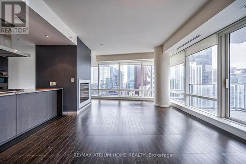 3709 - 180 University Avenue, Toronto, ON - Indoor