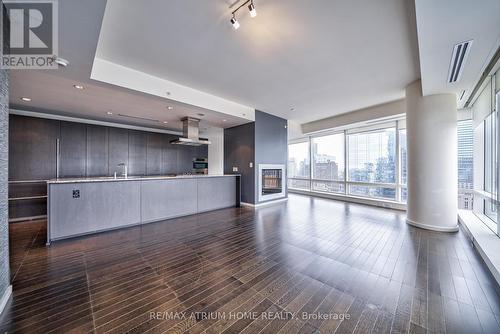 3709 - 180 University Avenue, Toronto, ON - Indoor