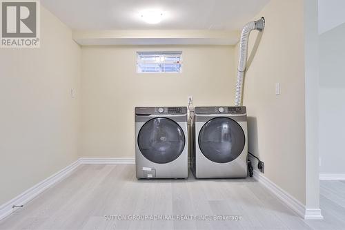 40 Longbow Square, Toronto, ON - Indoor Photo Showing Laundry Room