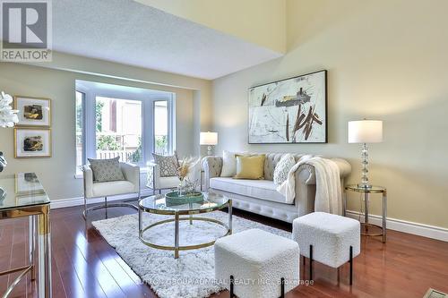 40 Longbow Square, Toronto, ON - Indoor Photo Showing Living Room