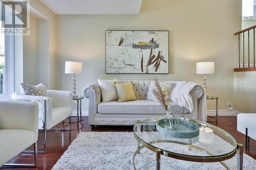 40 Longbow Square, Toronto, ON - Indoor Photo Showing Living Room