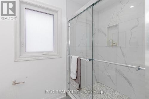 7156 Village Walk, Mississauga, ON - Indoor Photo Showing Bathroom