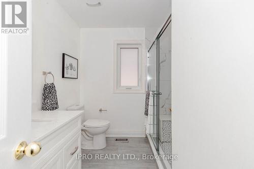 7156 Village Walk, Mississauga, ON - Indoor Photo Showing Bathroom