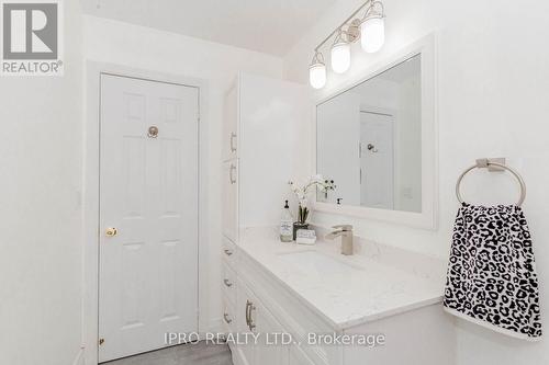 7156 Village Walk, Mississauga, ON - Indoor Photo Showing Bathroom