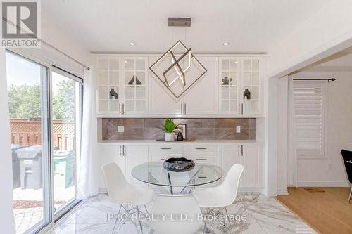 7156 Village Walk, Mississauga, ON - Indoor Photo Showing Dining Room