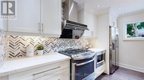 3 Phalen Crescent, Toronto, ON - Indoor Photo Showing Kitchen With Upgraded Kitchen