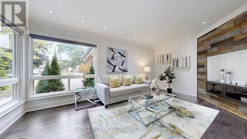 3 Phalen Crescent, Toronto, ON - Indoor Photo Showing Living Room