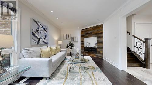 3 Phalen Crescent, Toronto, ON - Indoor Photo Showing Living Room