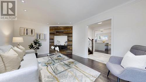 3 Phalen Crescent, Toronto, ON - Indoor Photo Showing Living Room