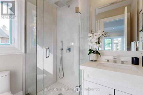 12 Resolution Crescent, Toronto, ON - Indoor Photo Showing Bathroom