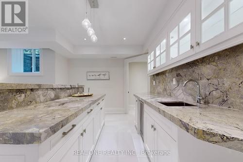 12 Resolution Crescent, Toronto, ON - Indoor Photo Showing Kitchen