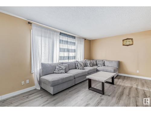 9304/08 127 Av Nw, Edmonton, AB - Indoor Photo Showing Living Room