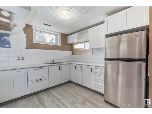 9304/08 127 Av Nw, Edmonton, AB - Indoor Photo Showing Kitchen With Double Sink