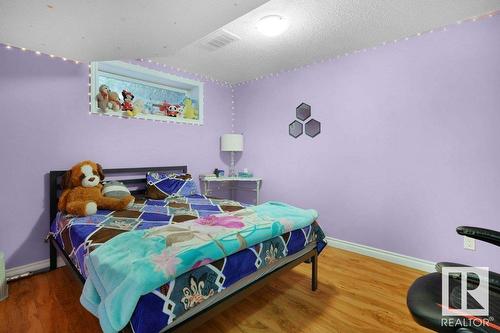 582 Tamarack Rd Nw Nw, Edmonton, AB - Indoor Photo Showing Bedroom