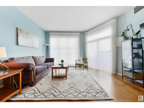 #445 4827 104A St Nw, Edmonton, AB - Indoor Photo Showing Living Room