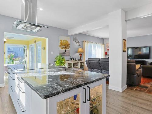 Kitchen - 39 Rue Monseigneur-Dorais, Mercier, QC - Indoor Photo Showing Kitchen With Upgraded Kitchen