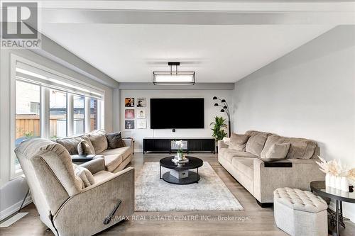 30 Scarletwood Street, Hamilton, ON - Indoor Photo Showing Living Room