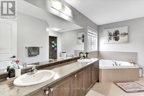 30 Scarletwood Street, Hamilton, ON - Indoor Photo Showing Bathroom