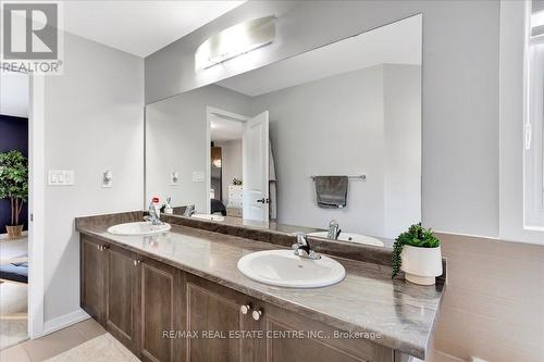 30 Scarletwood Street, Hamilton, ON - Indoor Photo Showing Bathroom