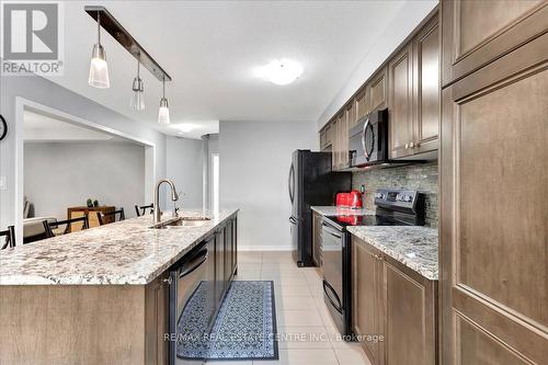 30 Scarletwood Street, Hamilton, ON - Indoor Photo Showing Kitchen With Upgraded Kitchen