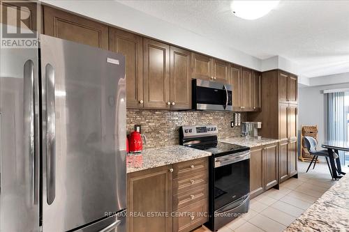 30 Scarletwood Street, Hamilton, ON - Indoor Photo Showing Kitchen With Upgraded Kitchen