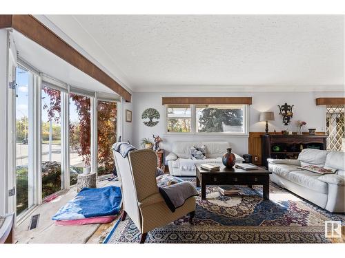 4801 Ada Bv Nw, Edmonton, AB - Indoor Photo Showing Living Room