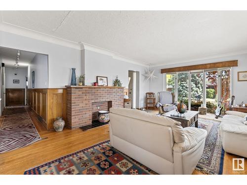 4801 Ada Bv Nw, Edmonton, AB - Indoor Photo Showing Living Room