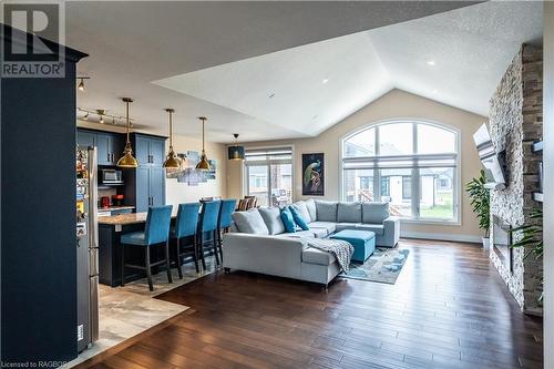 432 Devonshire Road, Port Elgin, ON - Indoor Photo Showing Living Room