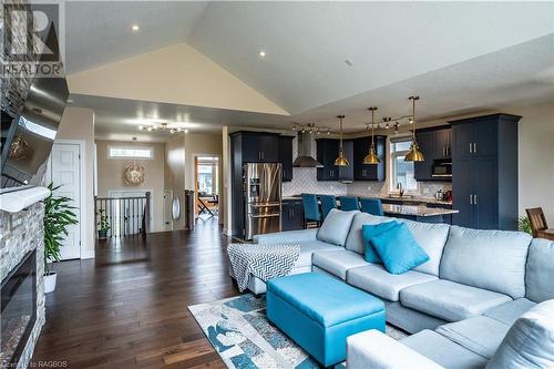 432 Devonshire Road, Port Elgin, ON - Indoor Photo Showing Living Room