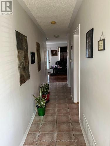 366 Flagstone Way, Newmarket, ON - Indoor Photo Showing Other Room