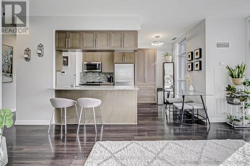 Ph04 - 65 Oneida Crescent, Richmond Hill, ON - Indoor Photo Showing Kitchen