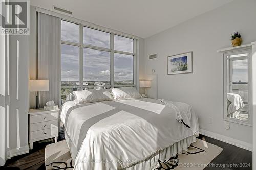 Ph04 - 65 Oneida Crescent, Richmond Hill, ON - Indoor Photo Showing Bedroom