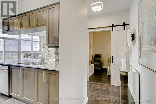 Ph04 - 65 Oneida Crescent, Richmond Hill, ON - Indoor Photo Showing Kitchen With Double Sink