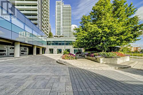 Ph04 - 65 Oneida Crescent, Richmond Hill, ON - Outdoor