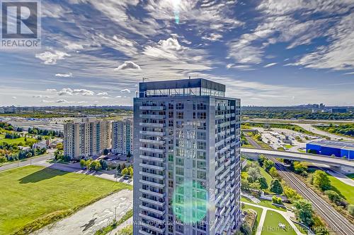 Ph04 - 65 Oneida Crescent, Richmond Hill, ON - Outdoor With View