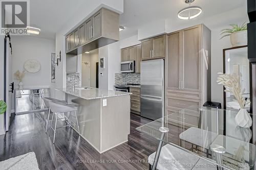 Ph04 - 65 Oneida Crescent, Richmond Hill, ON - Indoor Photo Showing Kitchen With Upgraded Kitchen