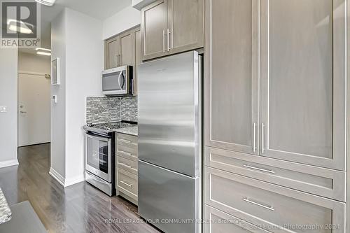 Ph04 - 65 Oneida Crescent, Richmond Hill, ON - Indoor Photo Showing Kitchen