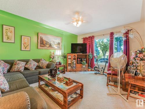 12719 114 St Nw, Edmonton, AB - Indoor Photo Showing Living Room