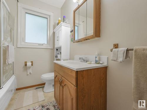 12719 114 St Nw, Edmonton, AB - Indoor Photo Showing Bathroom