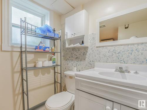 12719 114 St Nw, Edmonton, AB - Indoor Photo Showing Bathroom