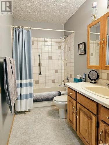 303 360 Cypress Drive, Swift Current, SK - Indoor Photo Showing Bathroom