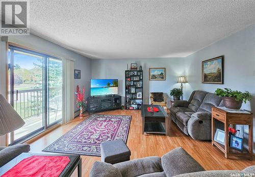 303 360 Cypress Drive, Swift Current, SK - Indoor Photo Showing Living Room