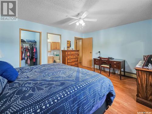 303 360 Cypress Drive, Swift Current, SK - Indoor Photo Showing Bedroom