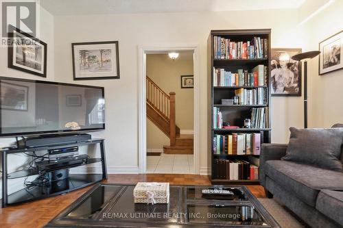 405 Northcliffe Boulevard, Toronto, ON - Indoor Photo Showing Living Room