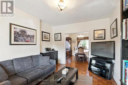 405 Northcliffe Boulevard, Toronto, ON - Indoor Photo Showing Living Room