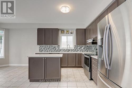 1661 Sherbrook Drive, Oshawa, ON - Indoor Photo Showing Kitchen With Upgraded Kitchen