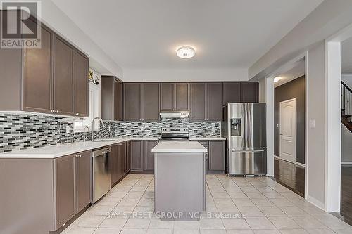 1661 Sherbrook Drive, Oshawa, ON - Indoor Photo Showing Kitchen With Upgraded Kitchen