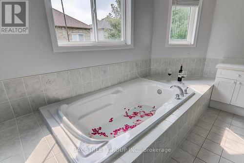 1661 Sherbrook Drive, Oshawa, ON - Indoor Photo Showing Bathroom